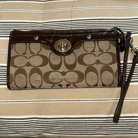 Coach Hampton wallet turnlock patent leather signature C - Picture 3 of 8